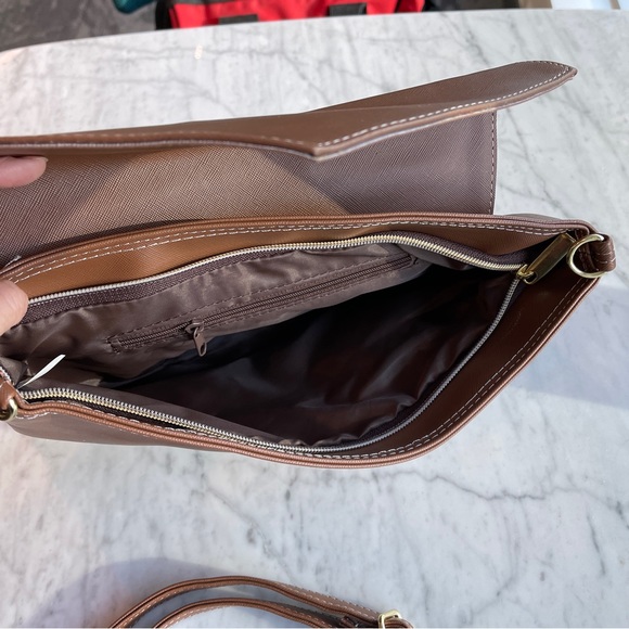 Classy Medium Clutch with Removable Shoulder Strap - Perfect for Any Occasion - Picture 8 of 14